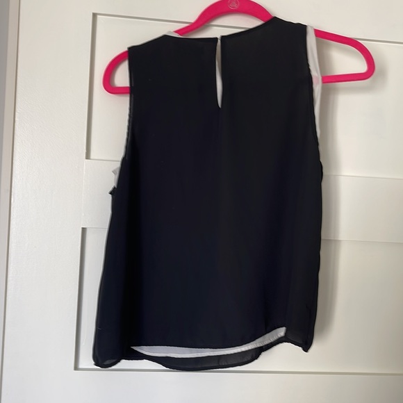 Banana Republic two-tone sleeveless shell - Picture 3 of 3